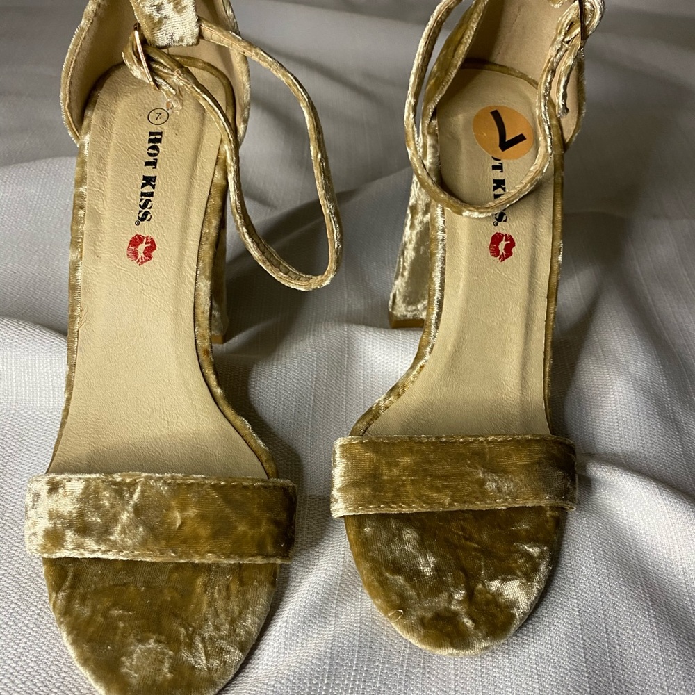 Classy Suede Block Heel Shoe